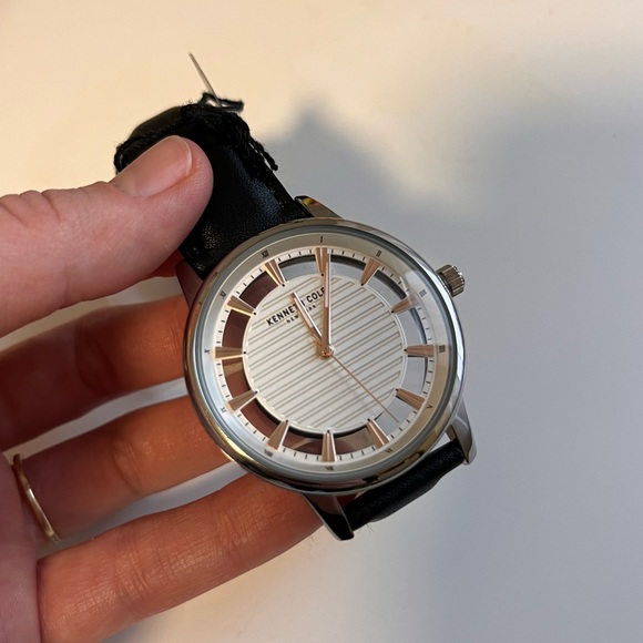 NWT Men’s Kenneth Cole New York genuine leather watch - Picture 4 of 6